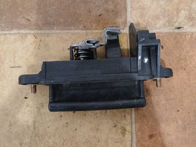 bontott MAZDA 3 Csomagtérajtó Kilincs