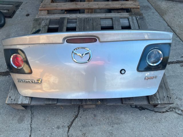 bontott MAZDA 3 Csomagtérajtó (Részeivel)