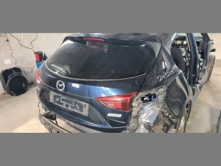 bontott MAZDA 3 Csomagtérajtó (Részeivel)