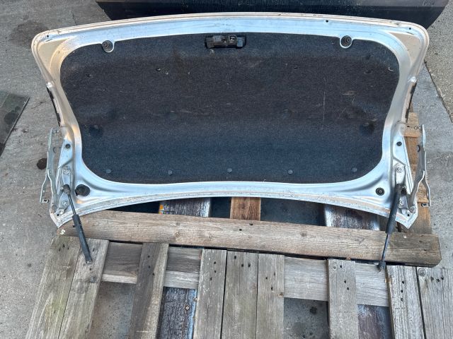 bontott MAZDA 3 Csomagtérajtó (Részeivel)