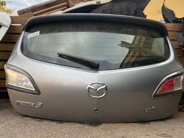 bontott MAZDA 3 Csomagtérajtó (Részeivel)