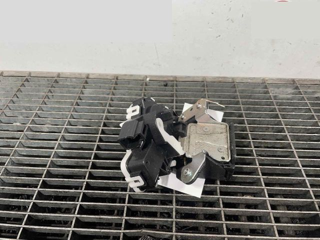 bontott MAZDA 3 Csomagtérajtó Ütköző