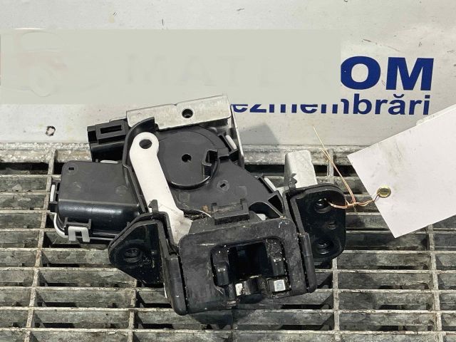 bontott MAZDA 3 Csomagtérajtó Ütköző