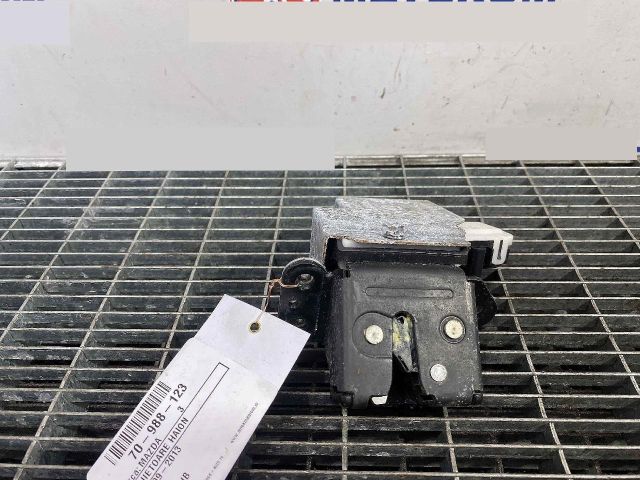 bontott MAZDA 3 Csomagtérajtó Ütköző