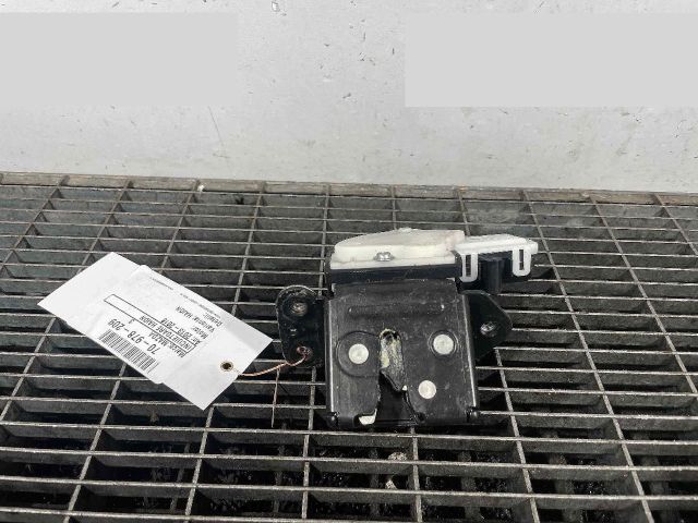 bontott MAZDA 3 Csomagtérajtó Ütköző