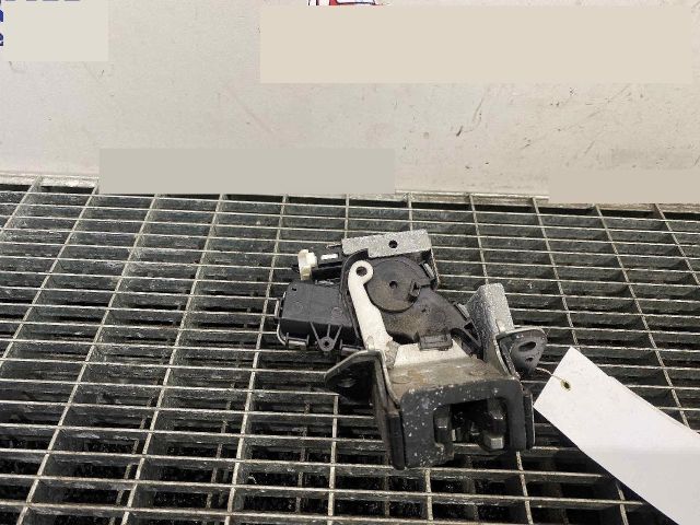 bontott MAZDA 3 Csomagtérajtó Ütköző