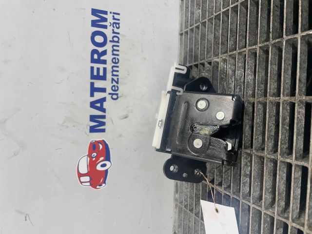 bontott MAZDA 3 Csomagtérajtó Ütköző