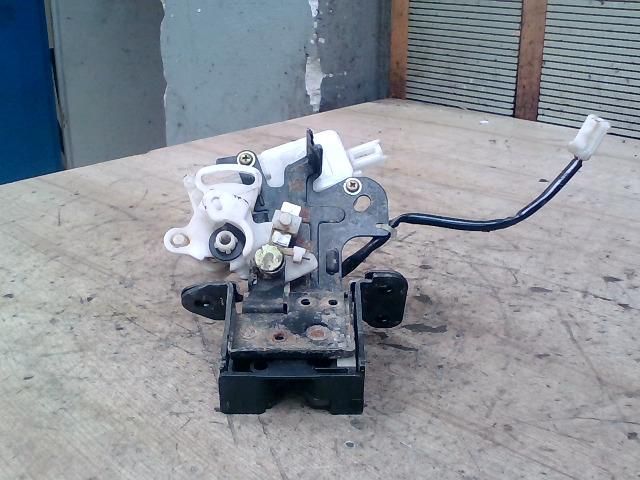 bontott MAZDA 3 Csomagtérajtó Zárszerkezet