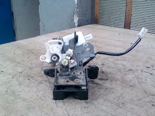 bontott MAZDA 3 Csomagtérajtó Zárszerkezet