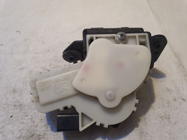 bontott MAZDA 3 Csomagtérajtó Zárszerkezet