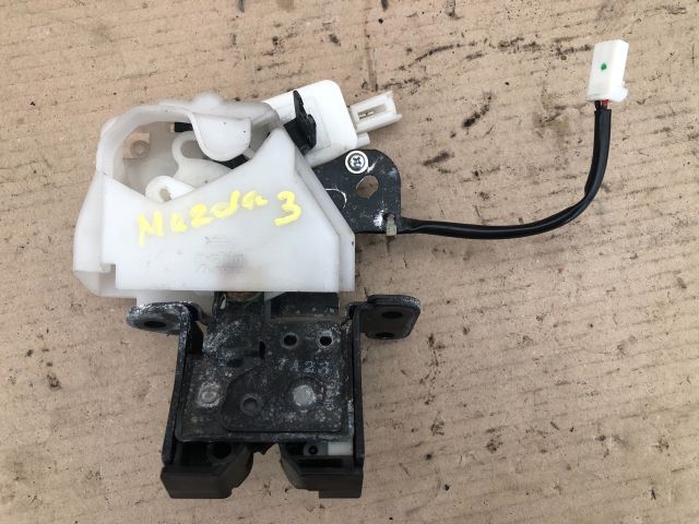 bontott MAZDA 3 Csomagtérajtó Zárszerkezet