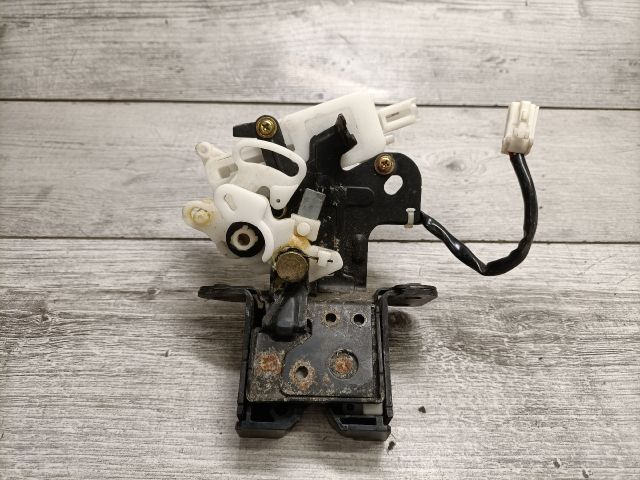 bontott MAZDA 3 Csomagtérajtó Zárszerkezet