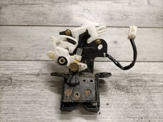 bontott MAZDA 3 Csomagtérajtó Zárszerkezet