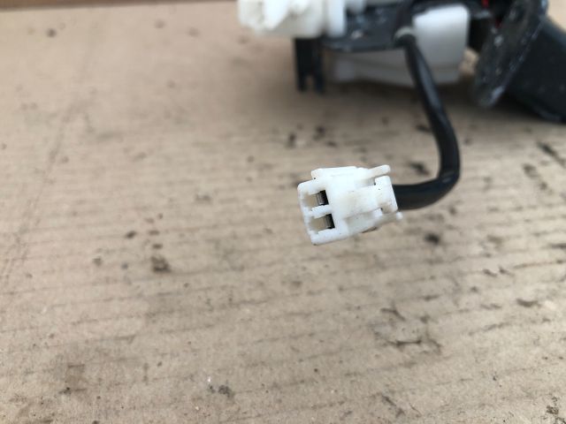 bontott MAZDA 3 Csomagtérajtó Zárszerkezet