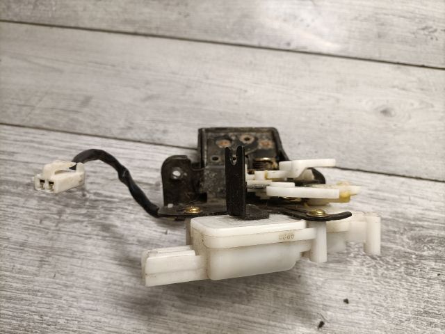 bontott MAZDA 3 Csomagtérajtó Zárszerkezet