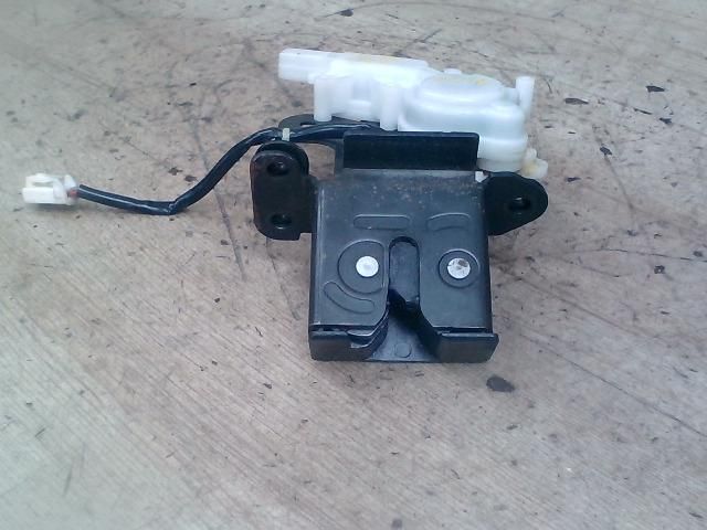 bontott MAZDA 3 Csomagtérajtó Zárszerkezet