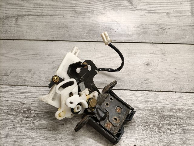 bontott MAZDA 3 Csomagtérajtó Zárszerkezet