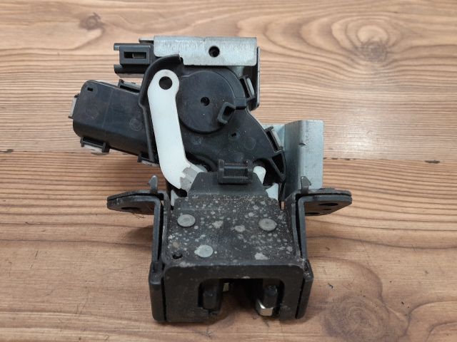 bontott MAZDA 3 Csomagtérajtó Zárszerkezet