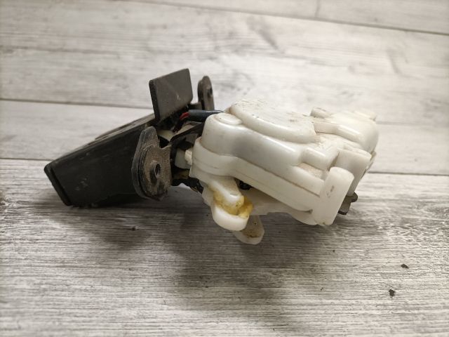 bontott MAZDA 3 Csomagtérajtó Zárszerkezet