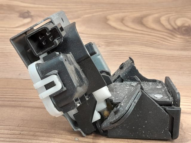 bontott MAZDA 3 Csomagtérajtó Zárszerkezet