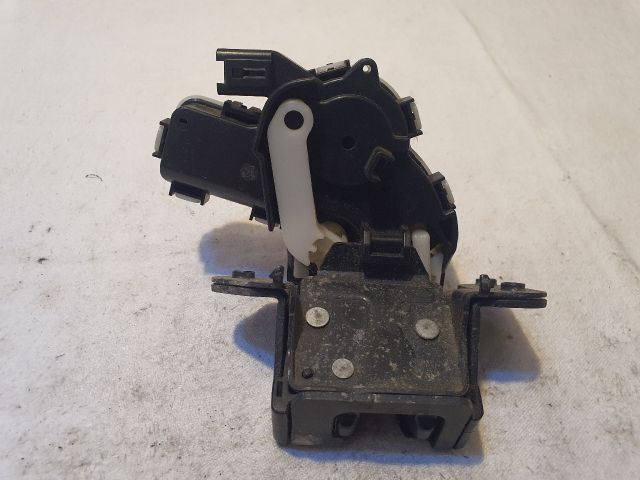 bontott MAZDA 3 Csomagtérajtó Zárszerkezet