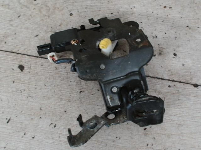 bontott MAZDA 3 Csomagtérajtó Zárszerkezet