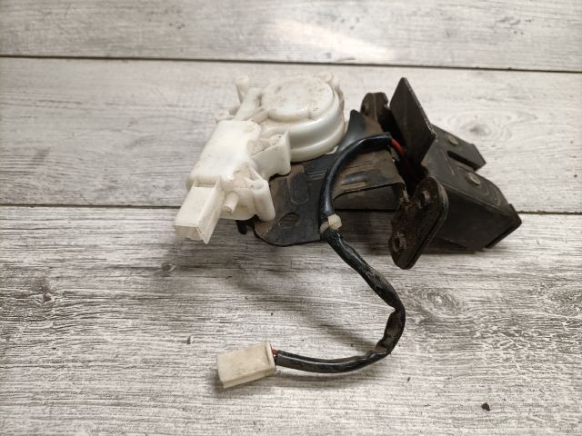 bontott MAZDA 3 Csomagtérajtó Zárszerkezet