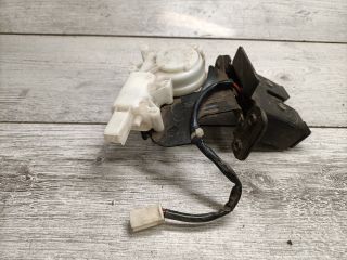 bontott MAZDA 3 Csomagtérajtó Zárszerkezet