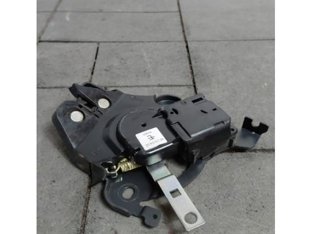 bontott MAZDA 3 Csomagtérajtó Zárszerkezet