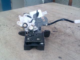 bontott MAZDA 3 Csomagtérajtó Zárszerkezet