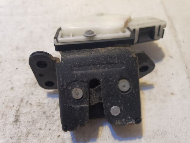 bontott MAZDA 3 Csomagtérajtó Zárszerkezet