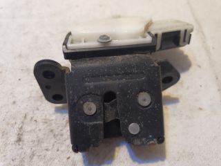 bontott MAZDA 3 Csomagtérajtó Zárszerkezet