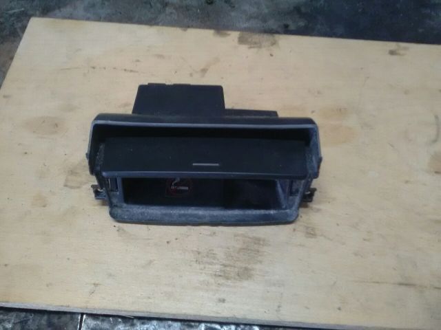 bontott MAZDA 3 Első Hamutartó