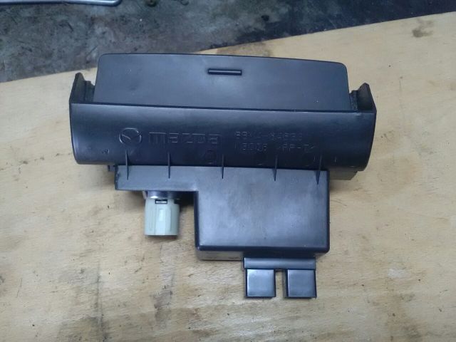 bontott MAZDA 3 Első Hamutartó