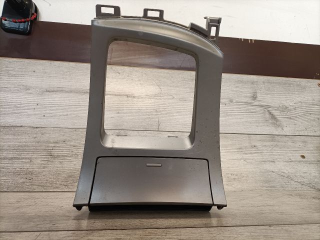 bontott MAZDA 3 Első Hamutartó