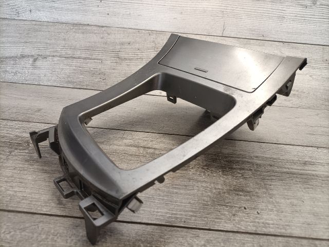 bontott MAZDA 3 Első Hamutartó