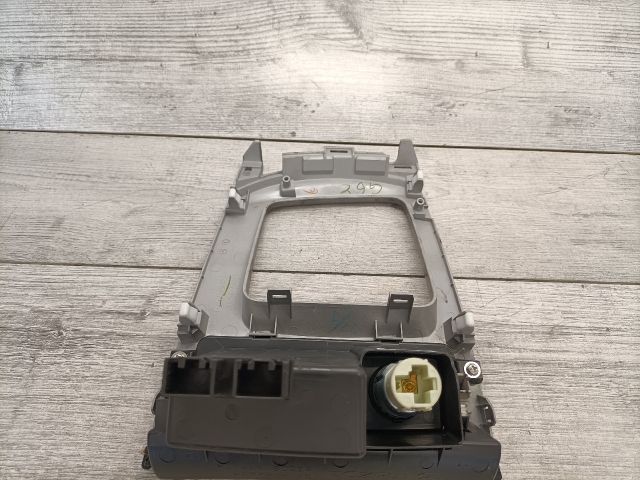 bontott MAZDA 3 Első Hamutartó