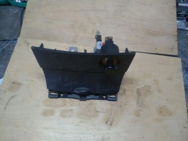 bontott MAZDA 3 Első Hamutartó