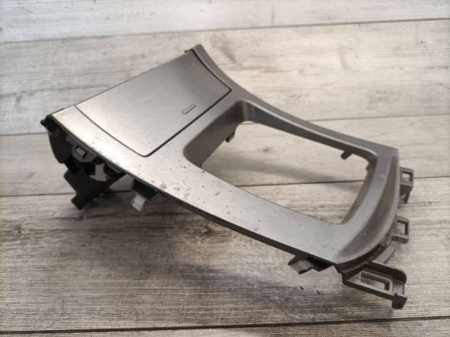 bontott MAZDA 3 Első Hamutartó