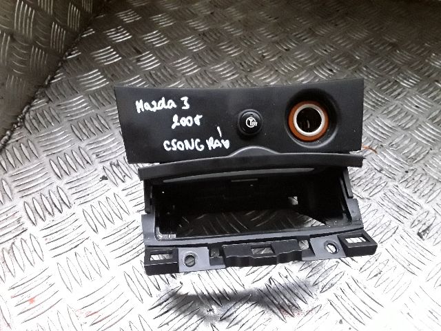 bontott MAZDA 3 Első Hamutartó