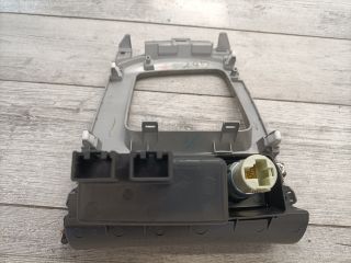 bontott MAZDA 3 Első Hamutartó