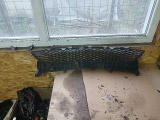 bontott MAZDA 3 Első Lökhárító Alsó Középső Díszrács