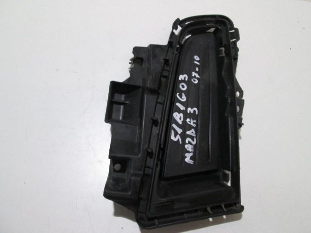 bontott MAZDA 3 Első Lökhárító Jobb Díszrács