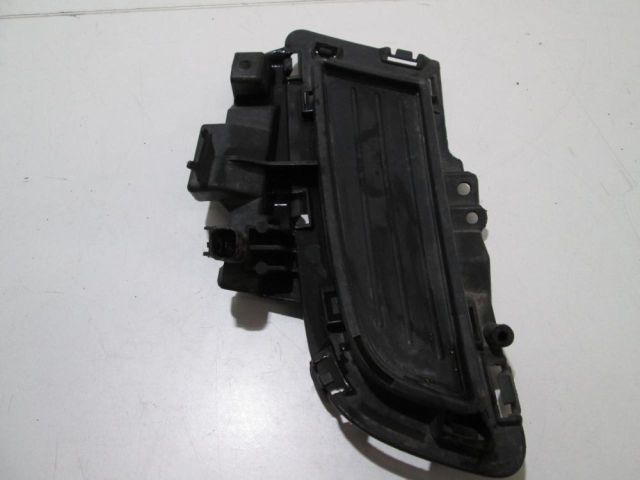 bontott MAZDA 3 Első Lökhárító Jobb Díszrács