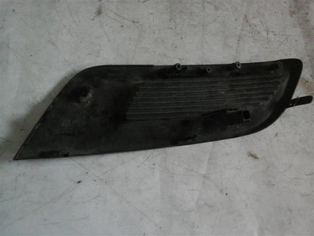 bontott MAZDA 3 Első Lökhárító Jobb Díszrács