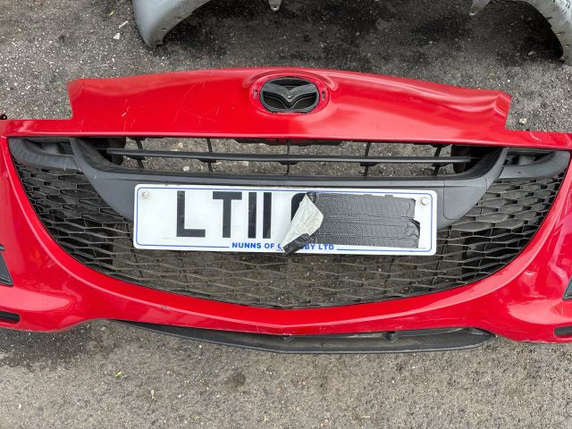 bontott MAZDA 3 Első Lökhárító (Részeivel)