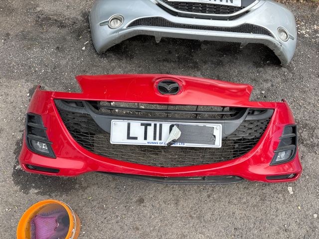 bontott MAZDA 3 Első Lökhárító (Részeivel)