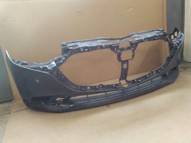 bontott MAZDA 3 Első Lökhárító (Üresen)