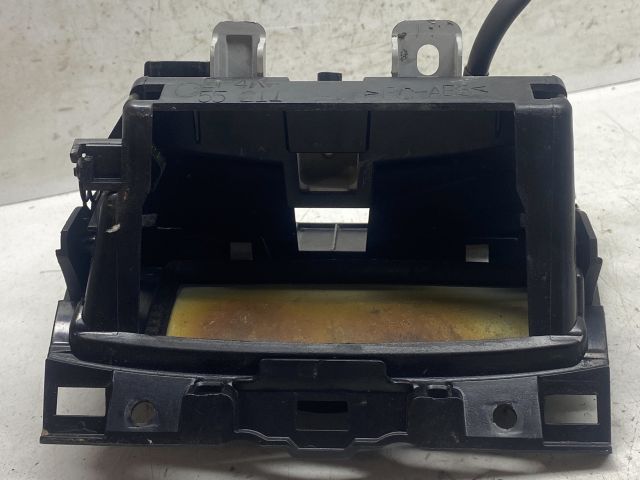 bontott MAZDA 3 Első Tároló Rekesz