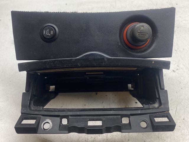 bontott MAZDA 3 Első Tároló Rekesz